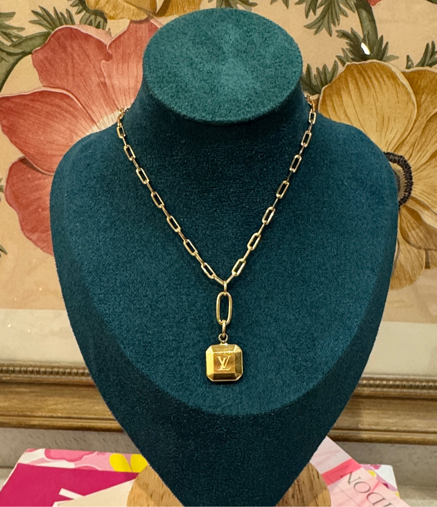 Speakeasy Vintage  Radiant Charm on Chain
