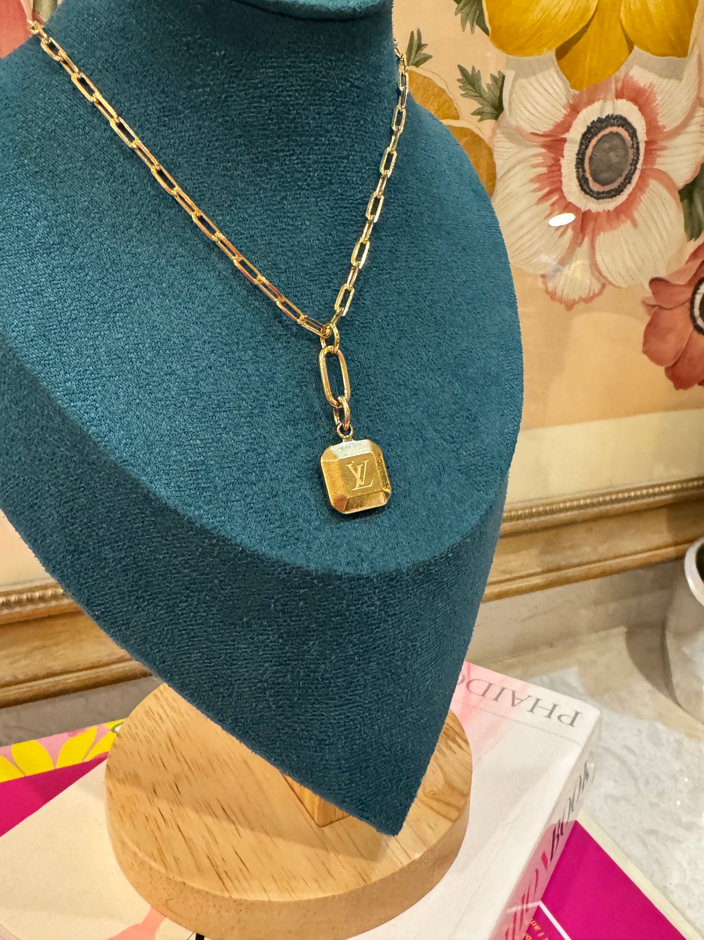 Speakeasy Vintage  Radiant Charm on Chain