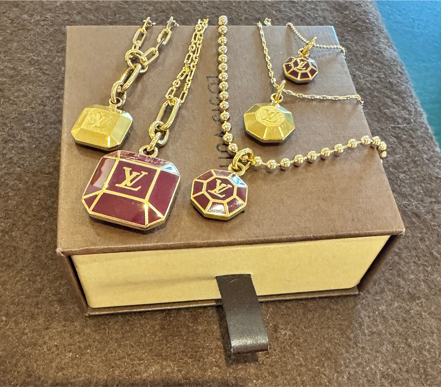 Speakeasy Vintage  Radiant Charm on Chain
